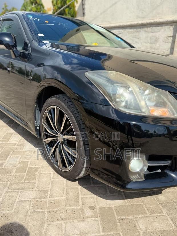 Toyota Crown 2010 Black