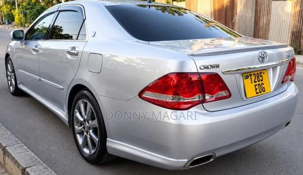 Toyota Crown 2009 Silver