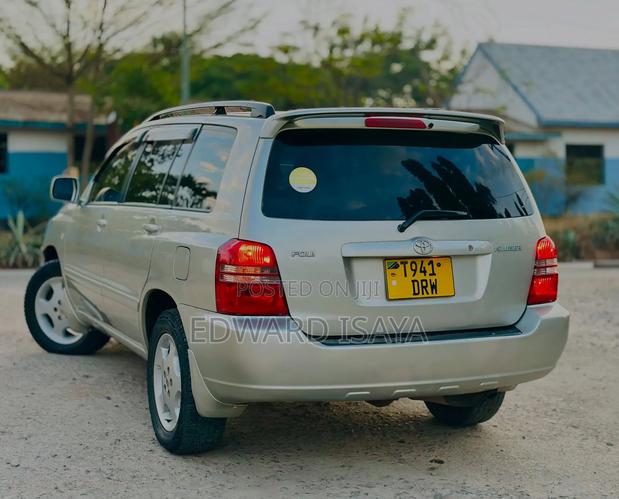 Toyota Kluger 2004 Silver