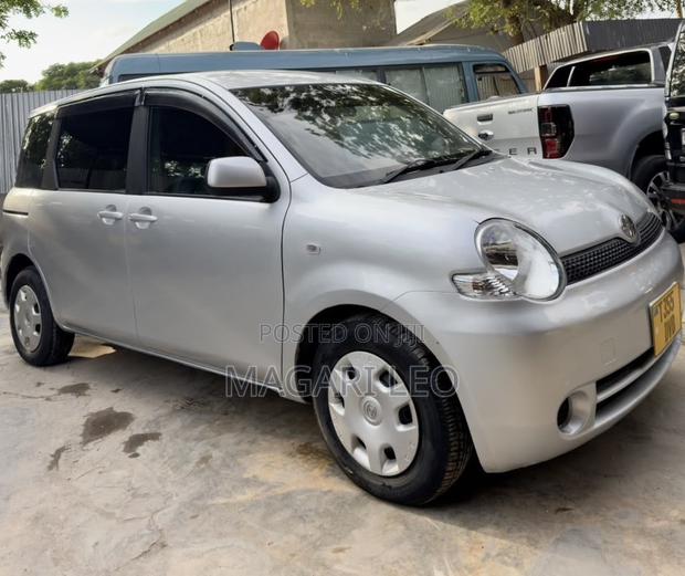 Toyota Sienta 1.5 FWD 2005 Silver