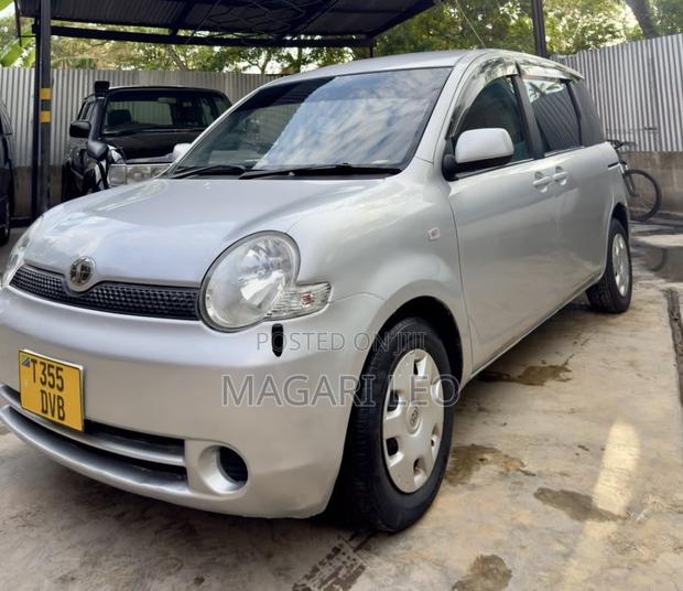 Toyota Sienta 1.5 FWD 2005 Silver