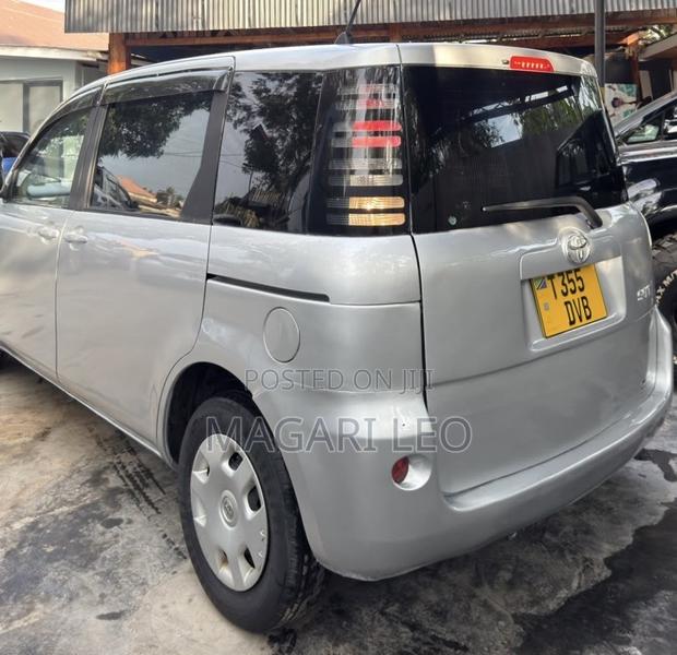 Toyota Sienta 1.5 FWD 2005 Silver