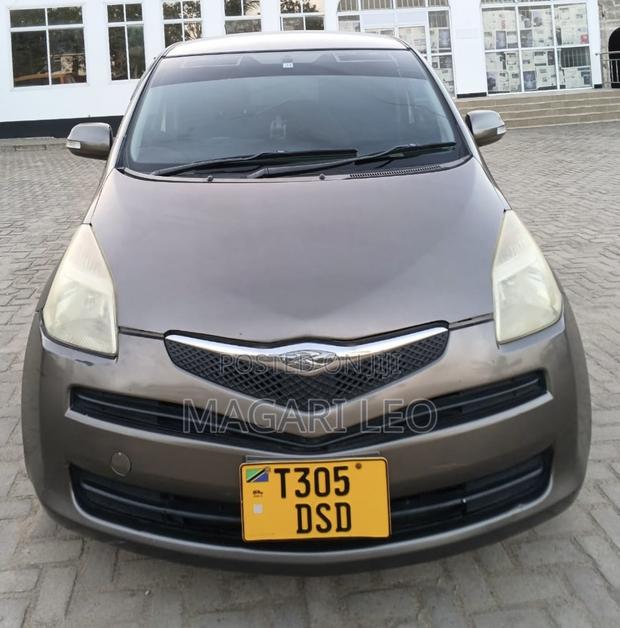 Toyota Ractis 1.5 FWD 2005 Gray