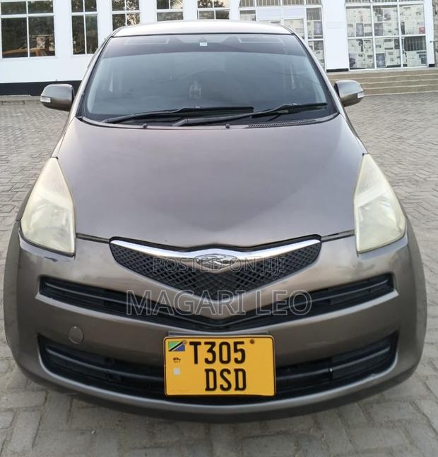 Toyota Ractis 1.5 FWD 2005 Gray