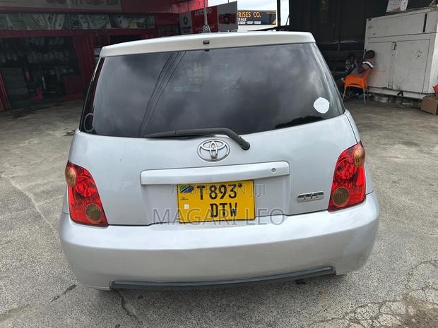 Toyota IST 2004 Silver