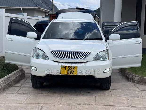 Toyota Harrier 2005 White
