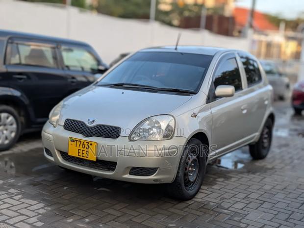 Toyota Vitz 2002 Beige