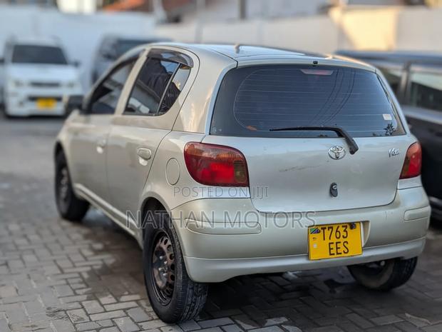 Toyota Vitz 2002 Beige