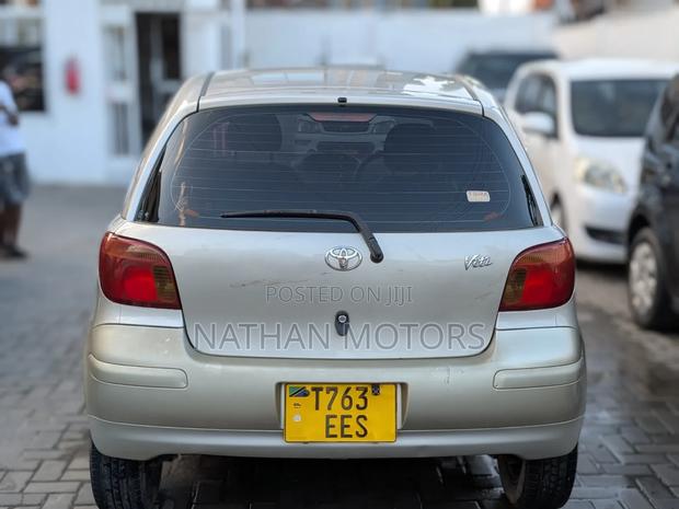 Toyota Vitz 2002 Beige