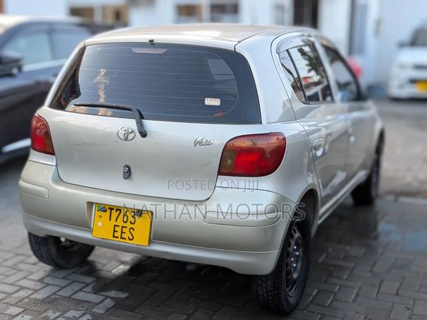 Toyota Vitz 2002 Beige