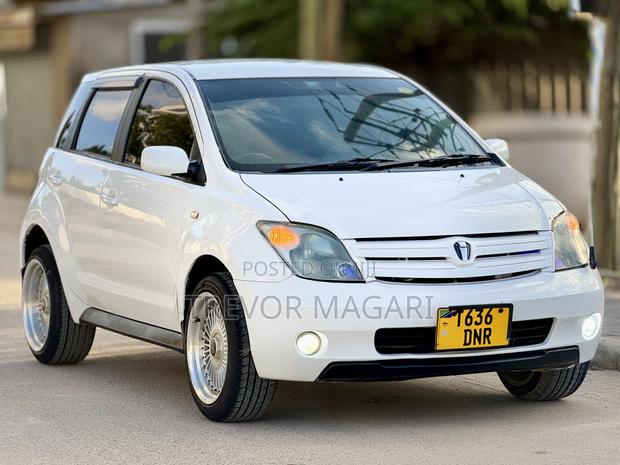 Toyota IST 2005 White