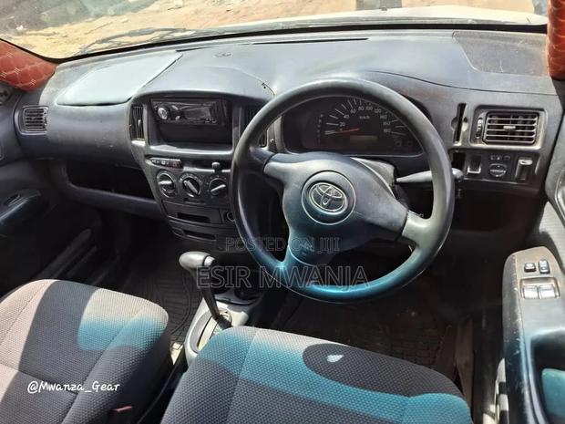 Toyota Succeed 2004 Silver