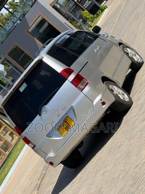 Toyota Noah 2003 Silver