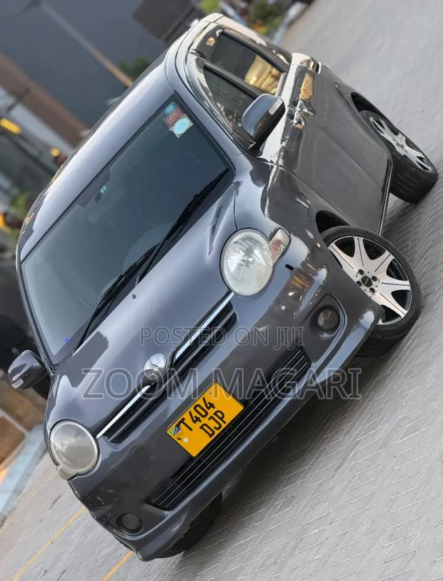Toyota Sienta 2004 Gray