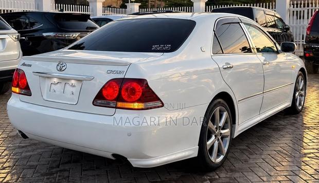 Toyota Crown 2004 White