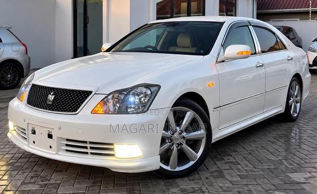 Toyota Crown 2004 White