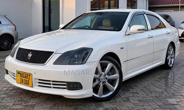 Toyota Crown 2004 White