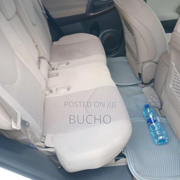 Toyota Vanguard 2010 White