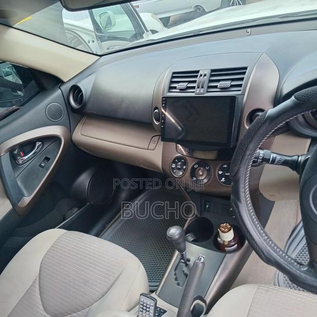 Toyota Vanguard 2010 White