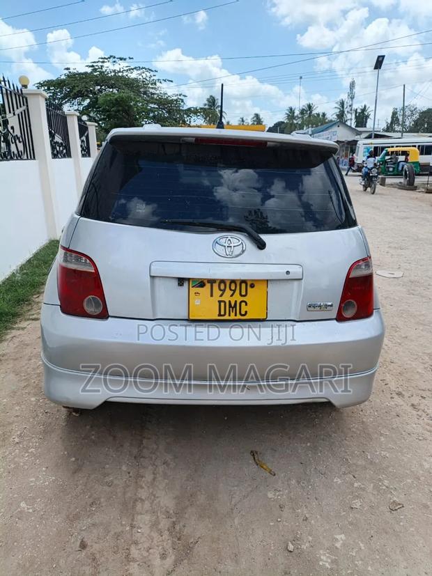 Toyota IST 2003 Silver