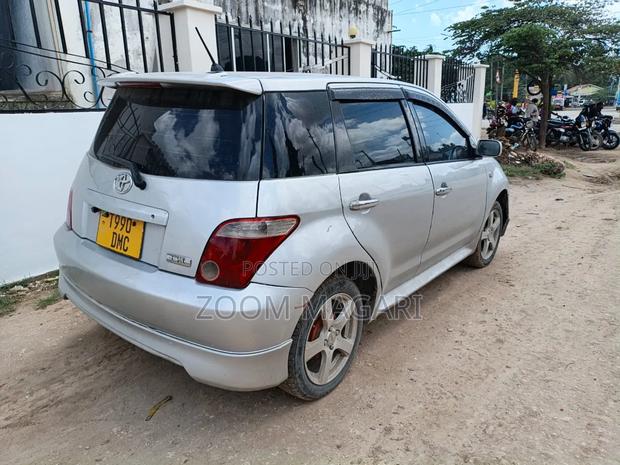 Toyota IST 2003 Silver
