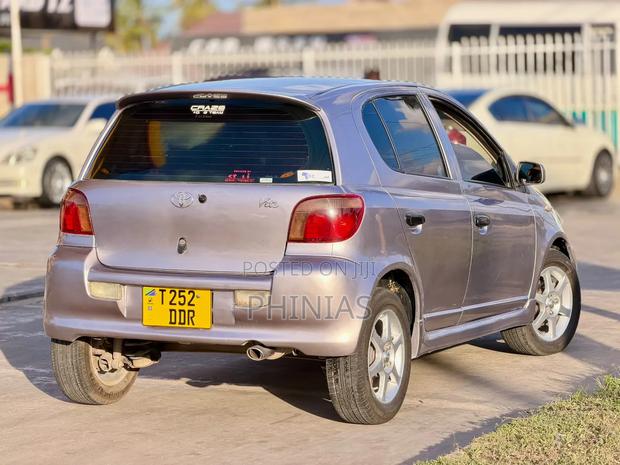 Toyota Vitz 2004