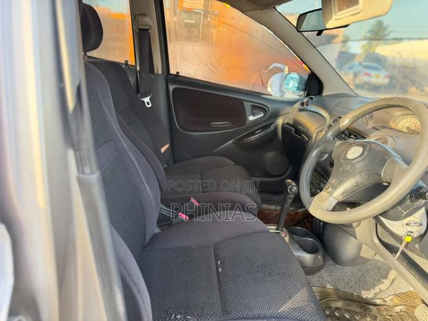 Toyota Vitz 2004