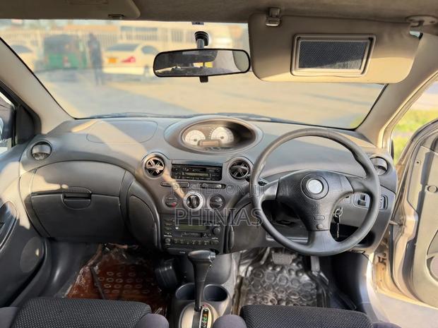Toyota Vitz 2004