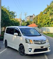 Toyota Noah 2011 White for sale
