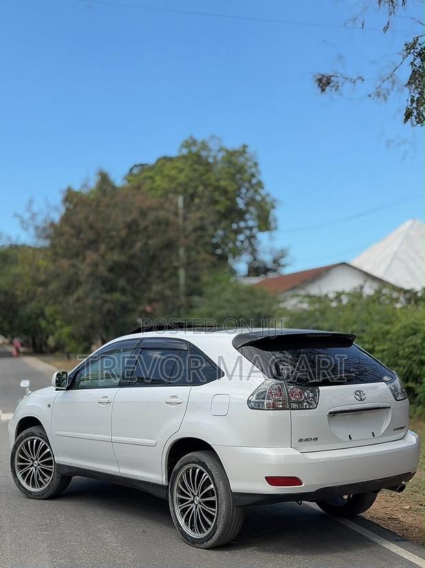 Toyota Harrier 2005 White