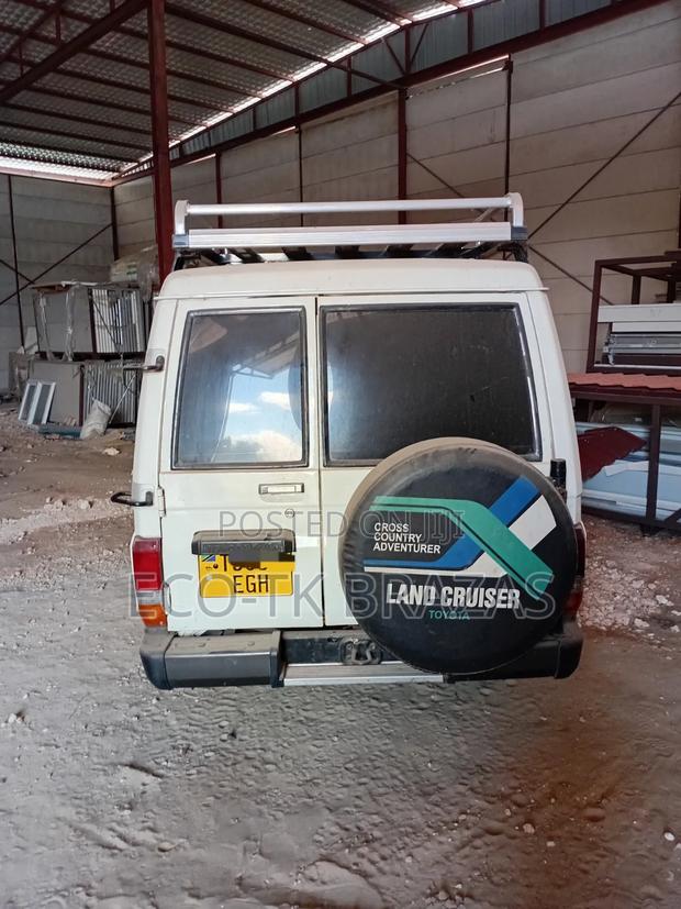 Toyota Land Cruiser 4x4 2004 White