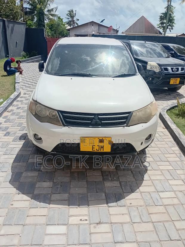 Mitsubishi Outlander SE 2010 White