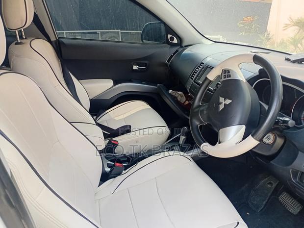Mitsubishi Outlander SE 2010 White