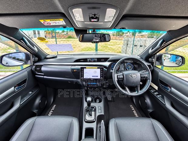 Toyota Hilux 2022 Silver