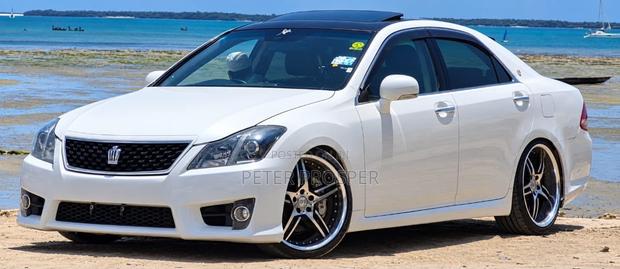 Toyota Crown 2009 White