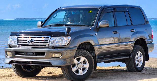 Toyota Land Cruiser 2000 Gray