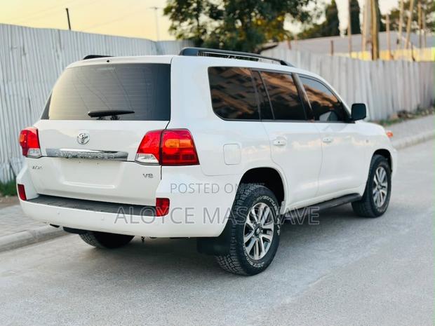 Toyota Land Cruiser 2014 White
