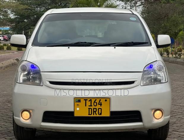 Toyota Raum 2008 White
