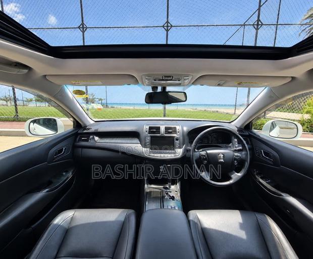 Toyota Crown 2010 Pearl