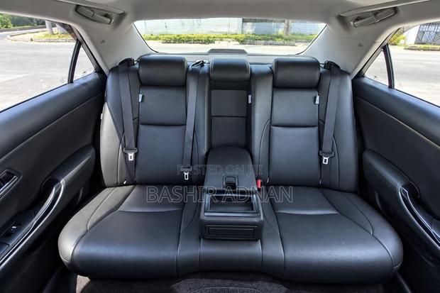 Toyota Crown 2010 Pearl