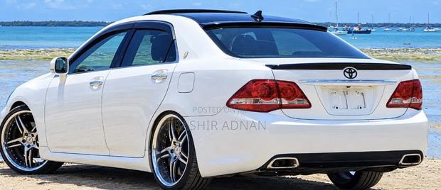 Toyota Crown 2010 Pearl