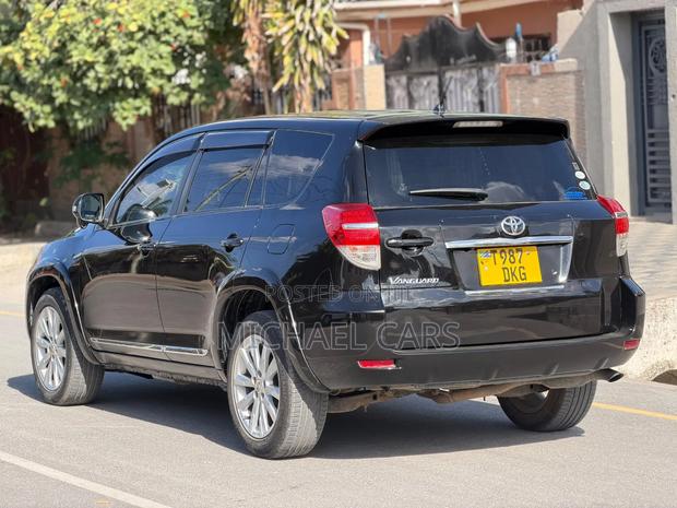 Toyota Vanguard 2011 Black