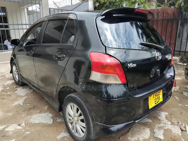 Toyota Vitz 2005 Black