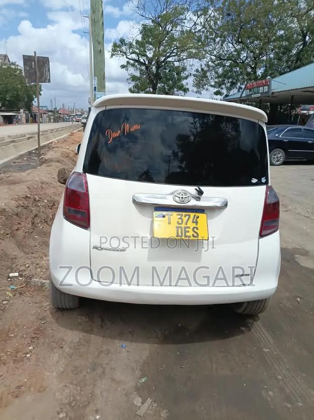 Toyota Ractis 2005 White