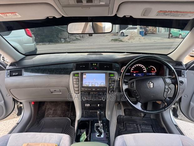 Toyota Crown Royale 2005 Silver