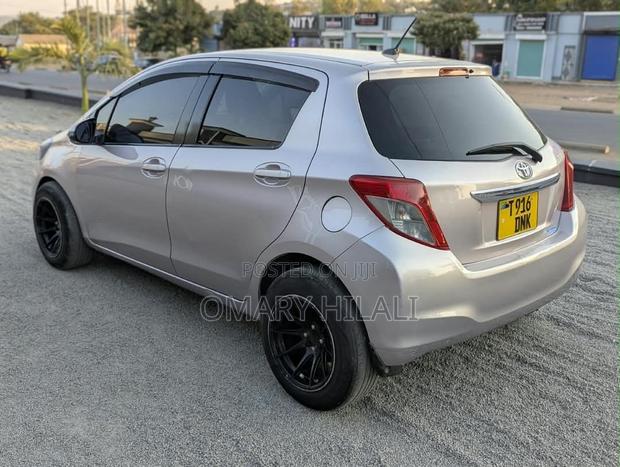 Toyota Vitz 2006 Silver