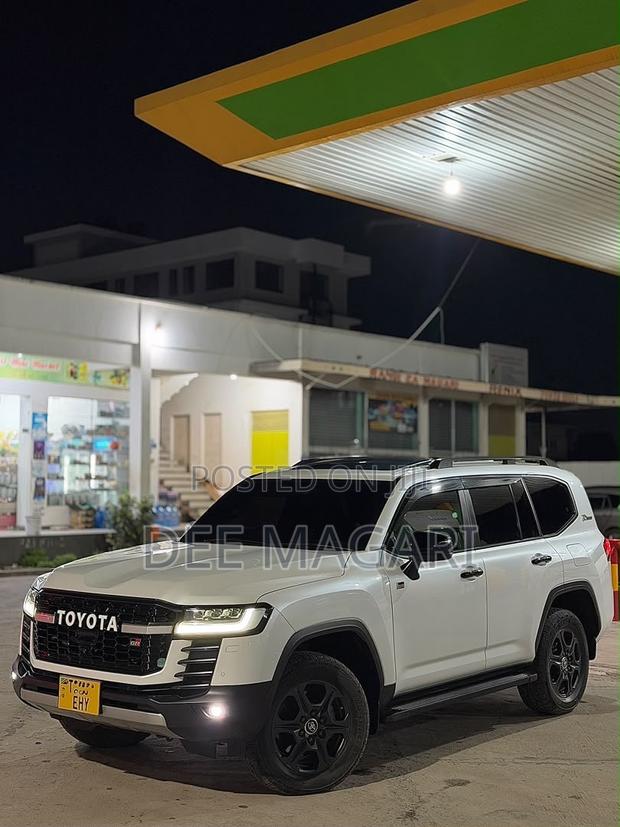 Toyota Land Cruiser 2024 White