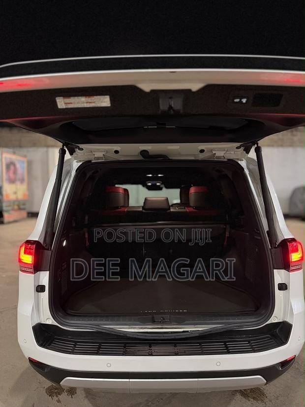 Toyota Land Cruiser 2024 White