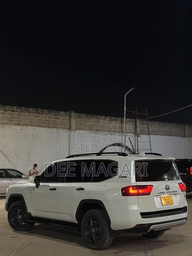 Toyota Land Cruiser 2024 White