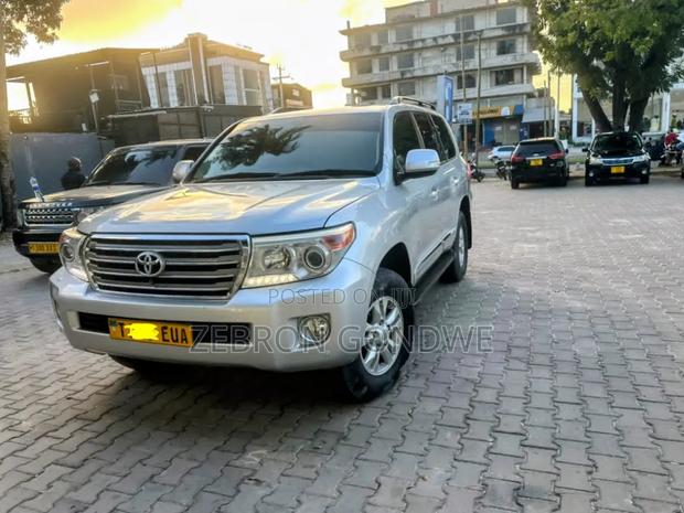 Toyota Land Cruiser 4.5 V8 DLX 2015 Silver